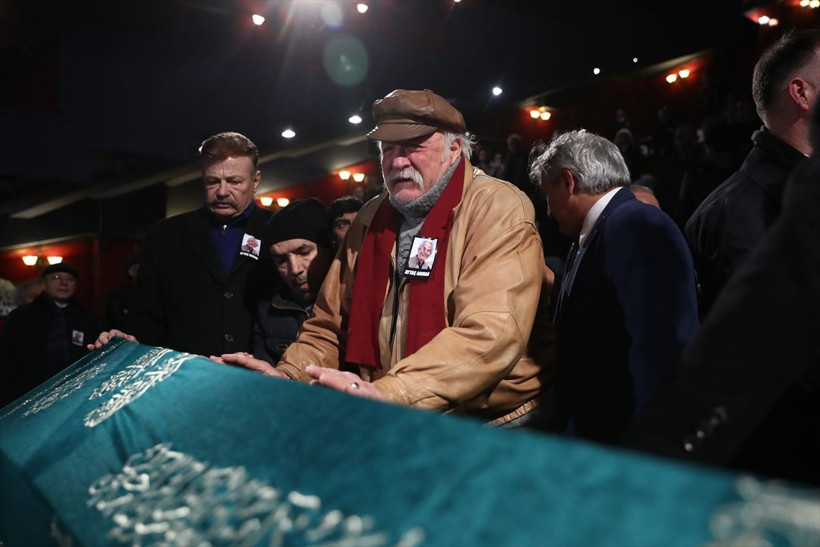 Usta oyuncu Aytaç Arman'ın cenaze töreninde gözyaşları sel oldu - Resim: 3