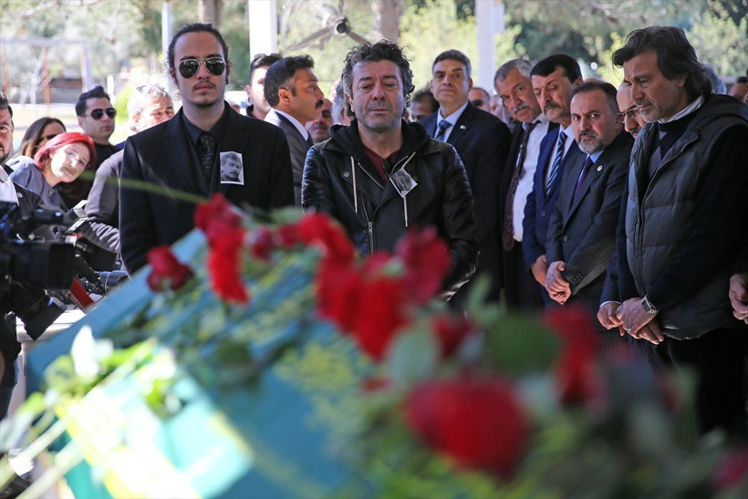 Aytaç Arman'ın cenaze töreninde Uğur Çavuşoğlu gözyaşlarına boğuldu - Resim: 1