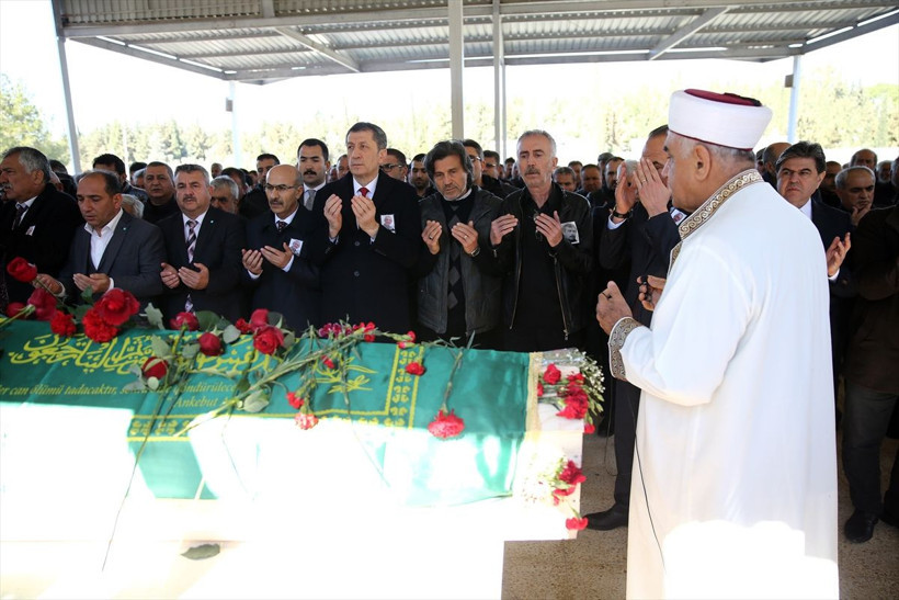 Aytaç Arman'ın cenaze töreninde Uğur Çavuşoğlu gözyaşlarına boğuldu - Resim: 2