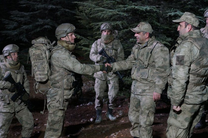 Show TV'nin yeni dizisi Nöbet çakma çıktı İzleyici o detayı kaçırmadı! - Resim: 1