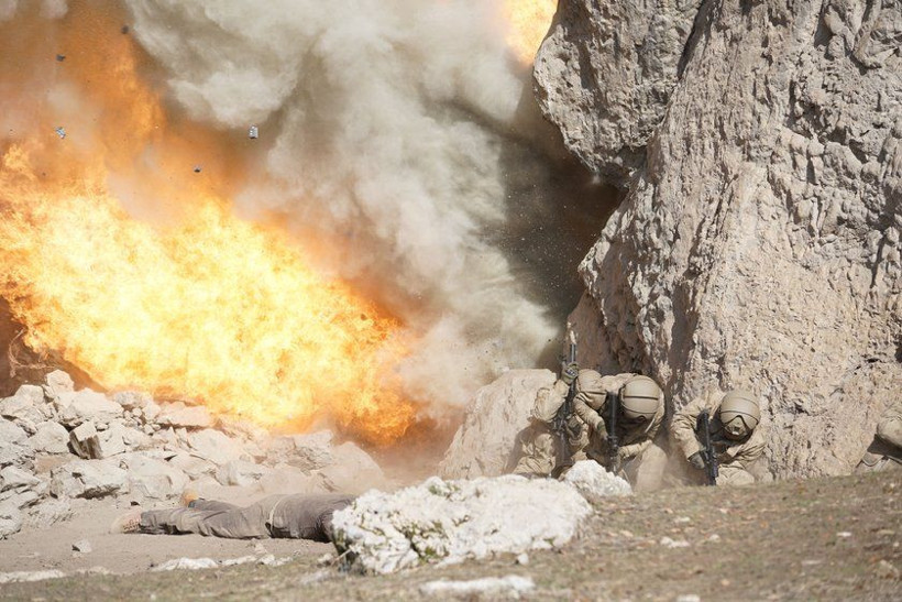 Show TV'nin yeni dizisi Nöbet çakma çıktı İzleyici o detayı kaçırmadı! - Resim: 2