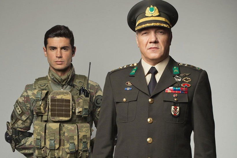 Show TV'nin yeni dizisi Nöbet çakma çıktı İzleyici o detayı kaçırmadı! - Resim: 4