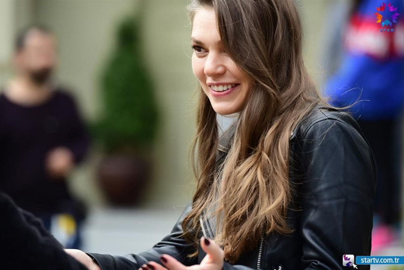 İstanbullu Gelin 77. son bölümüyle izleyenlere heyecan dolu anlar yaşattı - Resim: 1