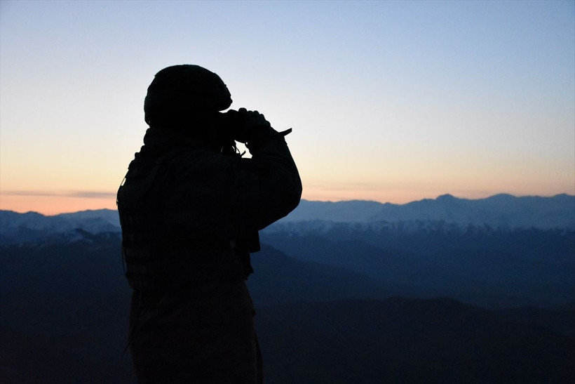 Sızmak isteyen PKK'lılarla göğüs göğüse çatıştılar üs komutanı olay anını anlattı - Resim: 3