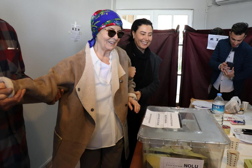 Fatma Girik oyunu verdi 'Her şey güzel olacak' dedi - Resim: 1