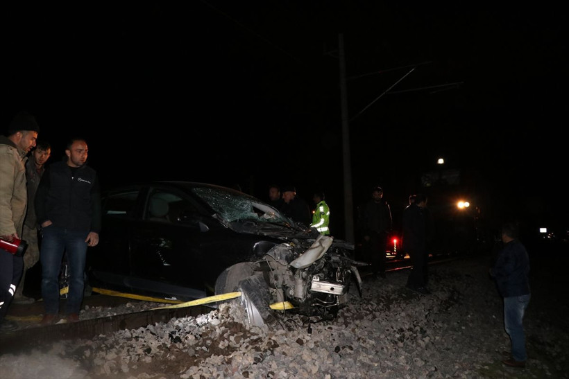Niğde’de tren kazası: 2 kişi ölümden döndü! - Resim: 1