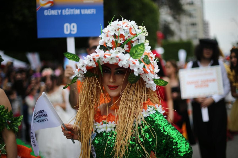 Adana Portakal Çiçeği Karnavalı rengarenk görüntüleriyle büyüledi - Resim: 1