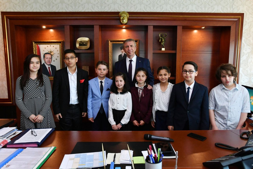 Mansur Yavaş 23 Nisan’da Ankara Büyükşehir koltuğunu Kerem'e devretti - Resim: 1