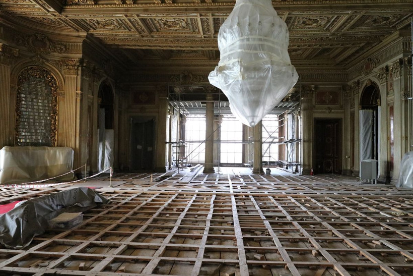 Dolmabahçe Sarayı'nda döşemenin altında bulundu hemen koruma altına alındı - Resim: 3