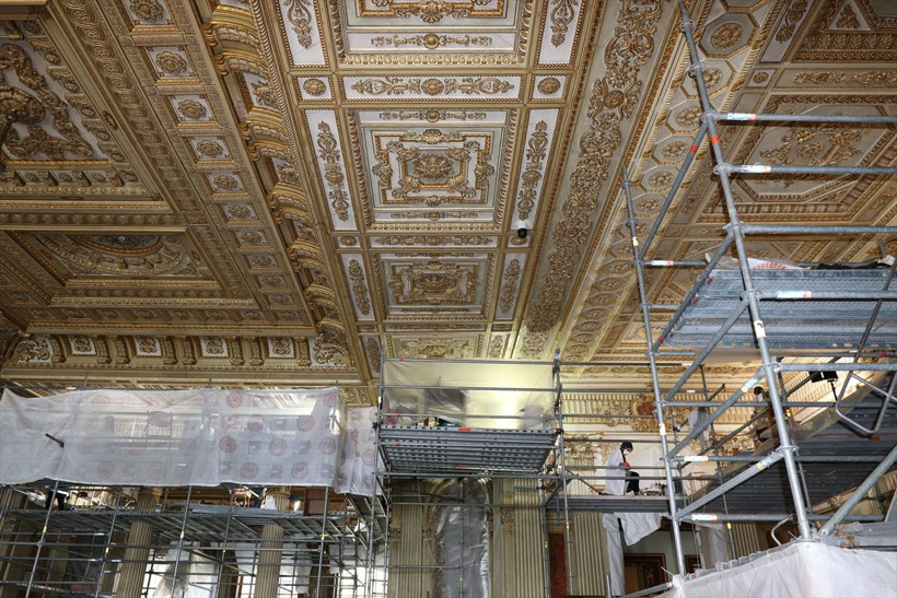 Dolmabahçe Sarayı'nda döşemenin altında bulundu hemen koruma altına alındı - Resim: 1