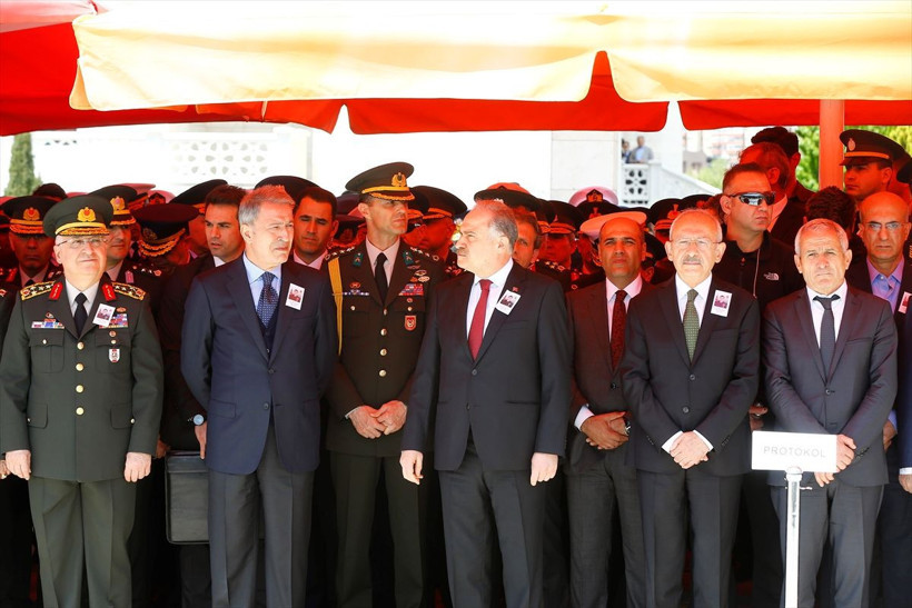 Kemal Kılıçdaroğlu saldırı sonrası ilk kez şehit cenazesine katıldı - Resim: 2