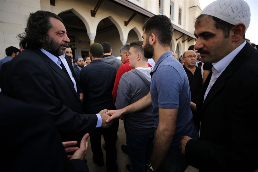Kadir Mısıroğlu cenaze töreninde dikkat çeken detay tabutuna sarıldı - Resim: 1