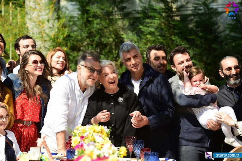 İstanbullu Gelin'de beklenmedik ölüm! Ünlü oyuncu diziye veda etti - Resim: 1