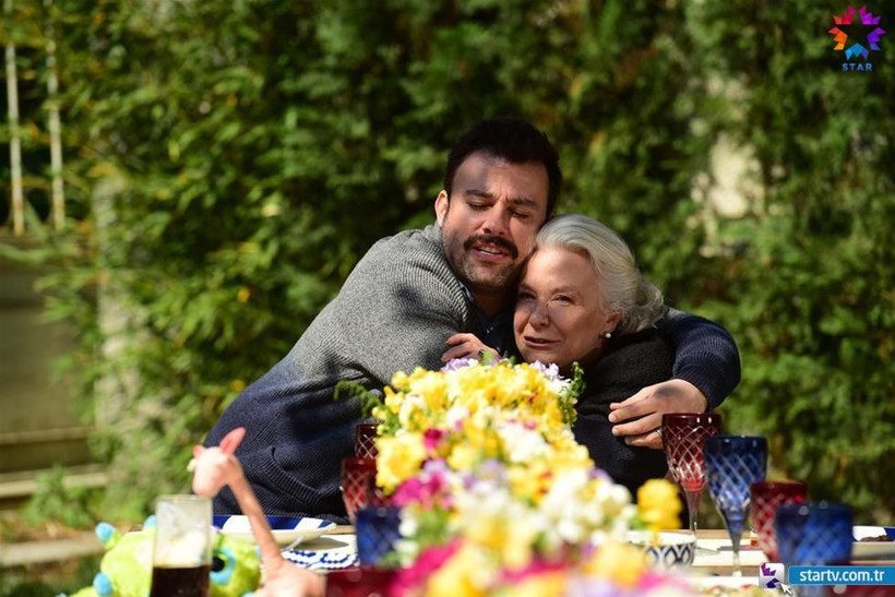 İstanbullu Gelin'de beklenmedik ölüm! Ünlü oyuncu diziye veda etti - Resim: 2