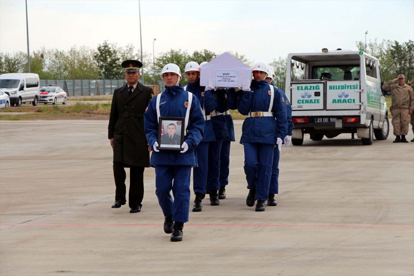 Şehit Astsubay Ferdican Altunkaş memleketine uğurlandı - Resim: 1