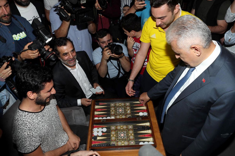 Binali Yıldırım itfaiyecilerle sahur yaptı - Resim: 4