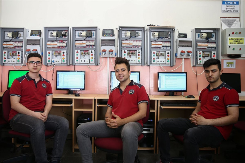 Antalya Mesleki ve Teknik Anadolu Lisesi öğrencileri mezun olmadan iş teklifi alıyor - Resim: 1