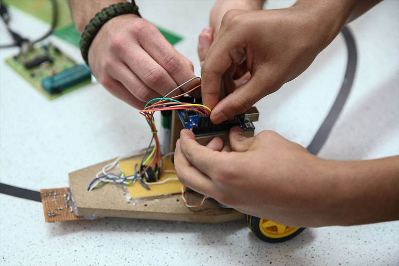 Antalya Mesleki ve Teknik Anadolu Lisesi öğrencileri mezun olmadan iş teklifi alıyor - Resim: 3