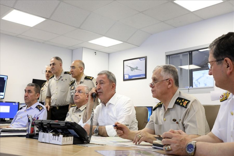 Milli Savunma Bakanlığı'ndan özel görüntü! Hulusi Akar ve komutanlar var - Resim: 2