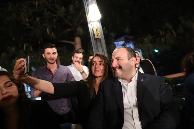 Binali Yıldırım'dan Mustafa Varank'a sürpriz elinde simit tepsisiyle... - Resim: 4