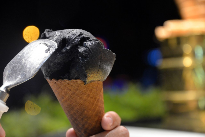 Bu dondurmayı görenler gözlerine inanamıyor! Karbon kullanılarak üretildi - Resim: 4