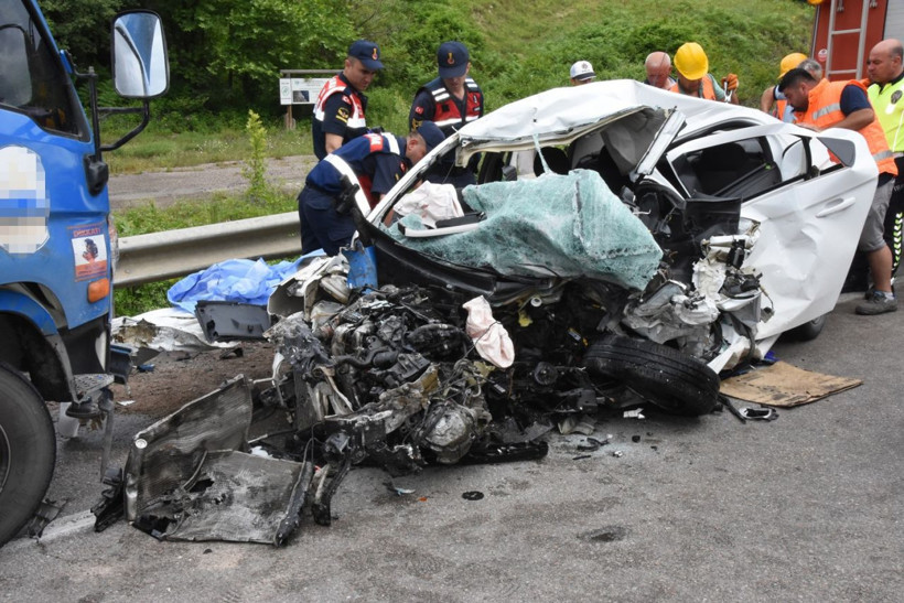 Sinop'ta korkunç kaza: 2 üniversiteli genç öldü 1 kişi yaralandı - Resim: 3