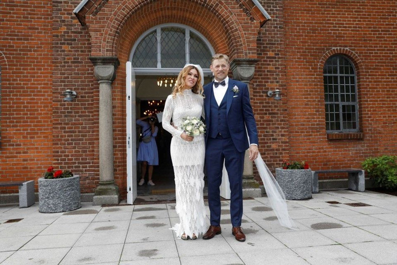 Efsane kaleci Peter Schmeichel ikinci kez evlendi eşi Playboy güzeli - Resim: 1