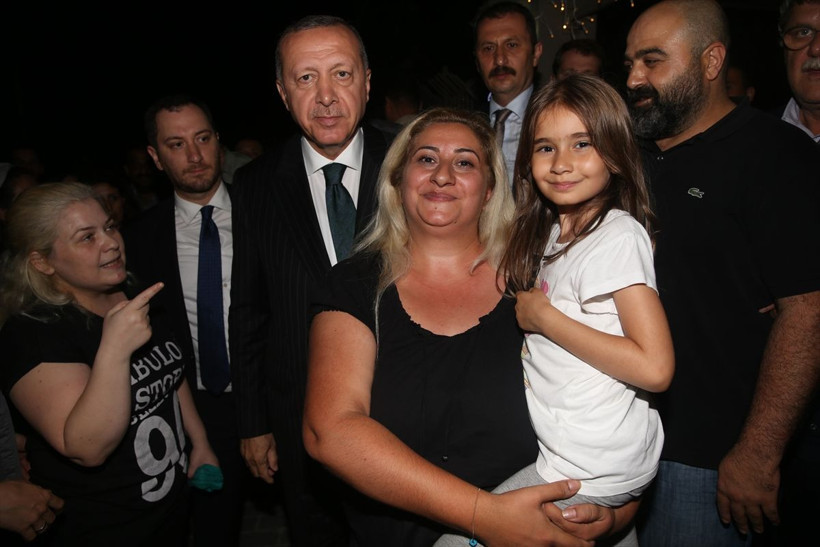 Erdoğan, moderatörlerle yemek yedi - Resim: 3