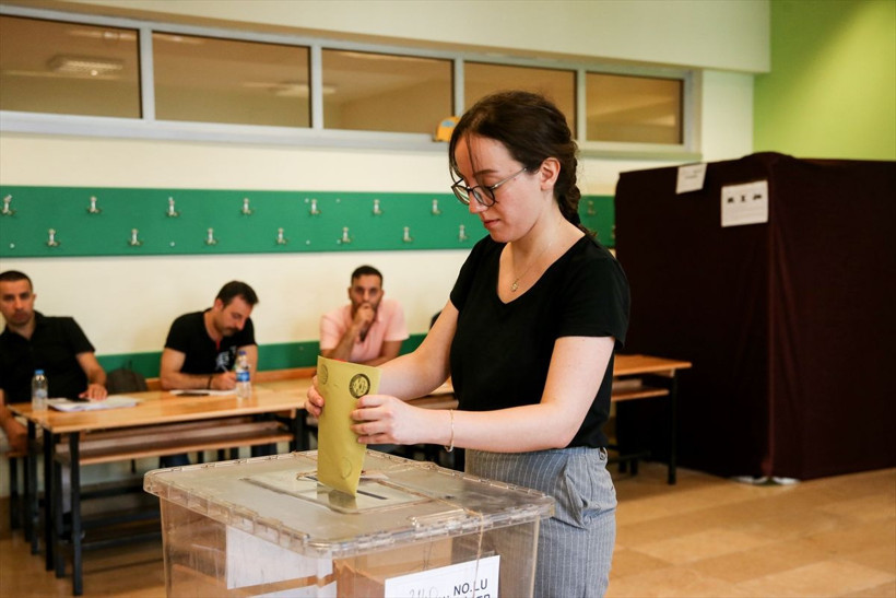Yenilenen İstanbul seçimlerinde oy verme işlemi başladı - Resim: 4