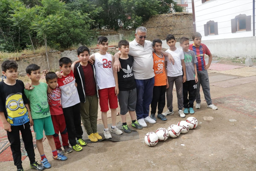 Yozgatlı miniklerin halı saha hayali gerçek oluyor - Resim: 1