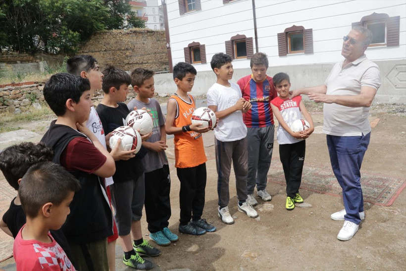 Yozgatlı miniklerin halı saha hayali gerçek oluyor - Resim: 4