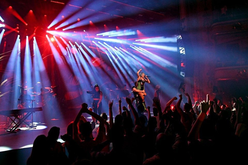 Konserinde hayranlarına küfreden Lady Gaga'dan LGBT'lilere destek! - Resim: 4