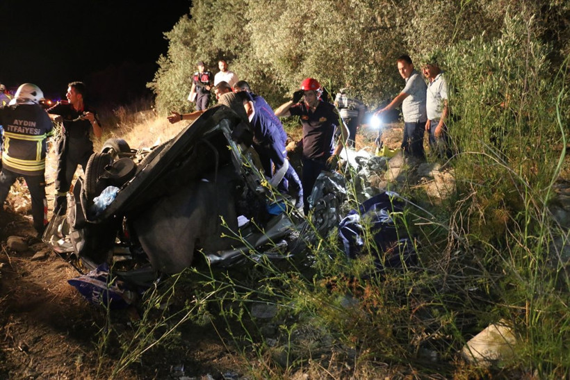 Aydın'da otomobil TIR'la çarpıştı 2 ölü 2 yaralı - Resim: 4