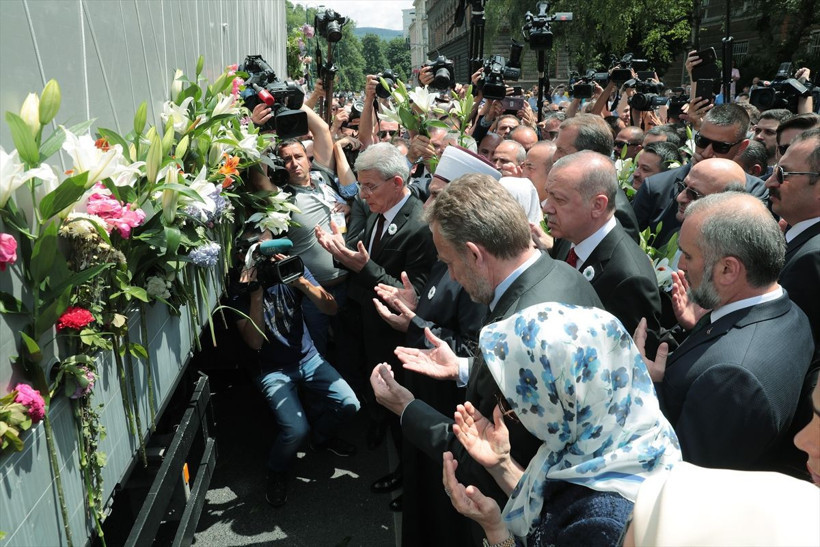 Cumhurbaşkanı Erdoğan Srebrenitsa Soykırımı kurbanları anısına düzenlenen geçit törenine katıldı - Resim: 3