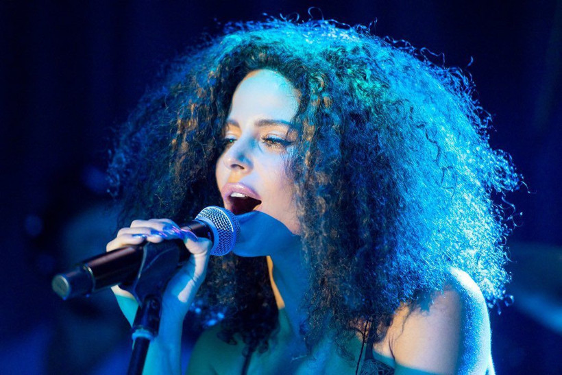 Simge Sağın'ın yeni imajı takipçilerini büyüledi - Resim: 2