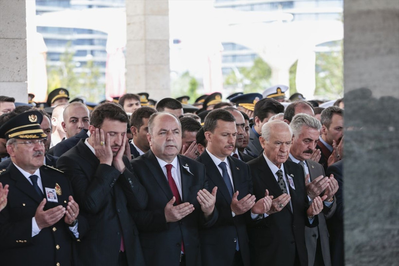 Jandarma Astsubay Üstçavuş Cengiz Tokur'un cenazesinde yürek yakan görüntüler - Resim: 2