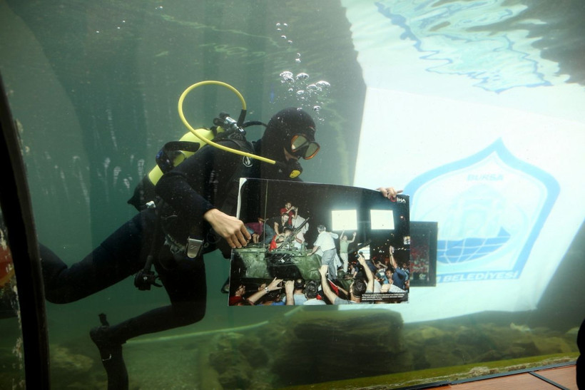 Bursa'da bugüne kadarki en farklı 15 Temmuz sergisi Su altında ilginç görüntüler - Resim: 3
