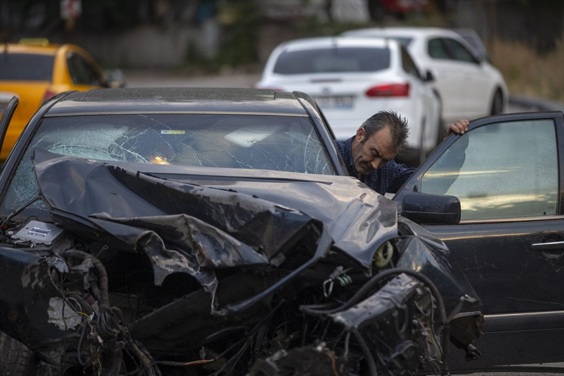 Hurdaya dönen otomobilden bakın nasıl çıktı! Görenler inanamadı! - Resim: 3
