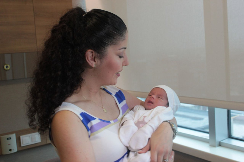 3 bin doğumda bir görülüyor! Defne bebek dişleriyle dünyaya geldi - Resim: 4