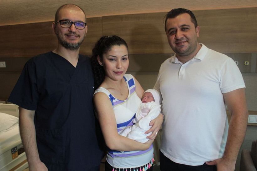 3 bin doğumda bir görülüyor! Defne bebek dişleriyle dünyaya geldi - Resim: 3