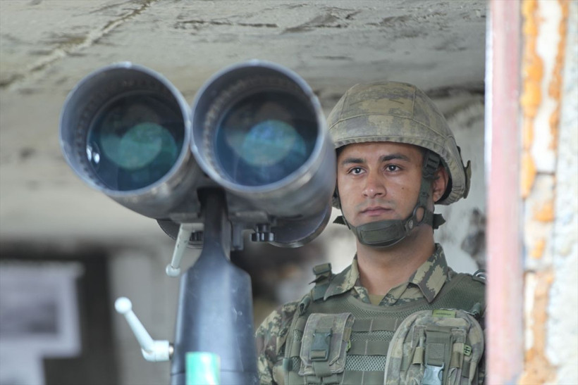 Hakkari'de uzman çavuş Lokman Sarıaslan'la oğlu omuz omuza vatan nöbetinde - Resim: 1