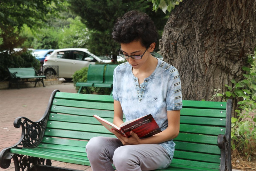 Hastane odasında İngilizce öğrendi! Oxford'dan ödül aldı - Resim: 1