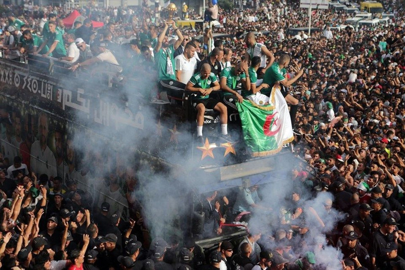 Afrika'nın en büyüğü Cezayir Milli Takımı'na coşkulu karşılama - Resim: 2