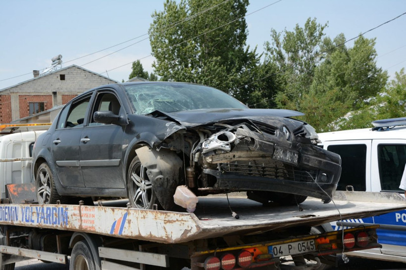 Ağrı'da feci kaza Otomobil, hafif ticari araçla çarpıştı: 1 ölü 6 yaralı - Resim: 1