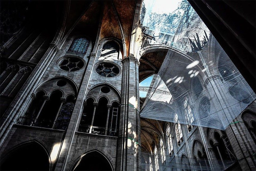 Notre Dame Katedrali alevlere teslim olmuştu! Yeniden inşasına başlandı - Resim: 1