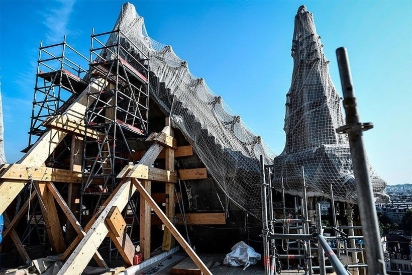 Notre Dame Katedrali alevlere teslim olmuştu! Yeniden inşasına başlandı - Resim: 3