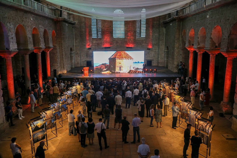 Cumhurbaşkanlığı İletişim Başkanlığı'ndan bin yıllık Akdamar Kutsal Haç Kilisesi fotoğraf sergisi - Resim: 2
