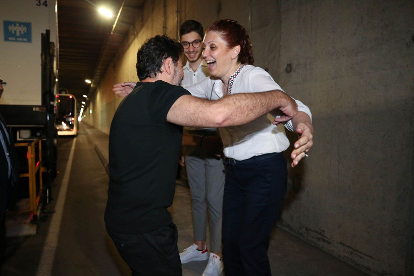 Hakan Atilla'yı Berat Albayrak karşıladı annesini görünce darmadağın oldu - Resim: 3