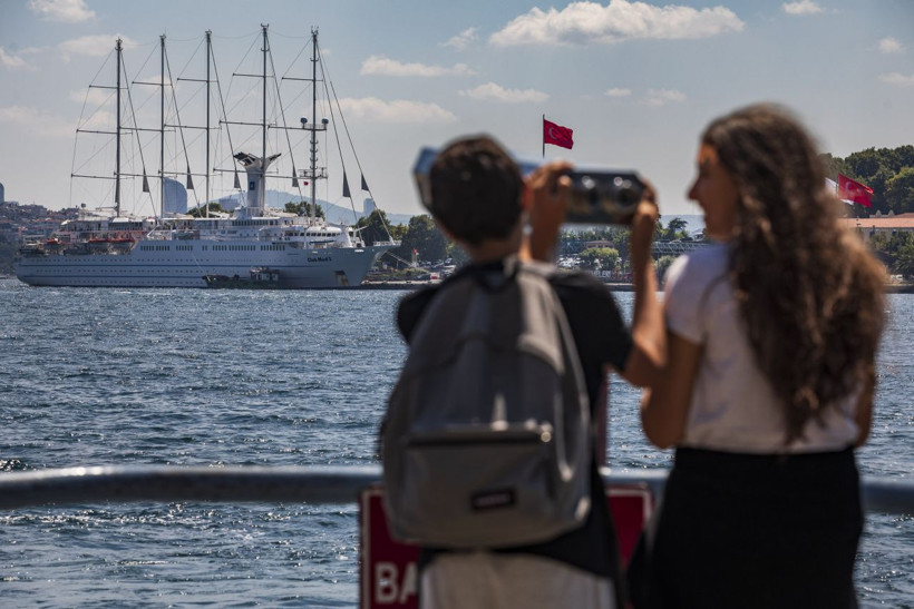 Tam 14 bin ton ağırlığında dünyanın en büyüklerinden birisi İstanbul'da - Resim: 2
