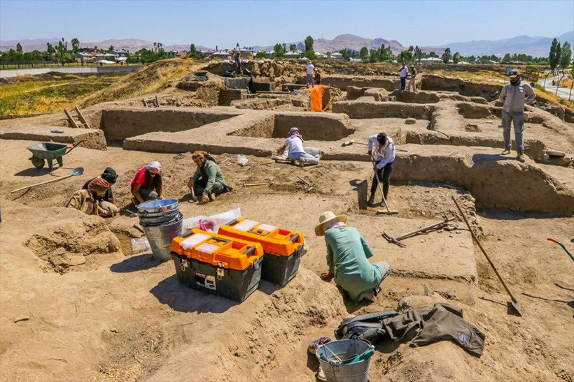 Van'daki kazıda sıradışı bulgu! Kafası olmayan kadın - Resim: 2